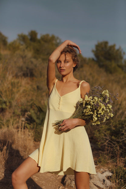 Sommerkleid mit Knöpfen Gelb