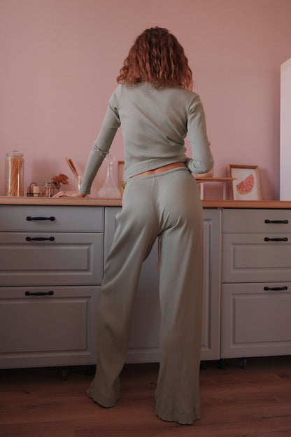 Set: Rippstrick-Longsleeve und Palazzo-Hose, Hellgrun