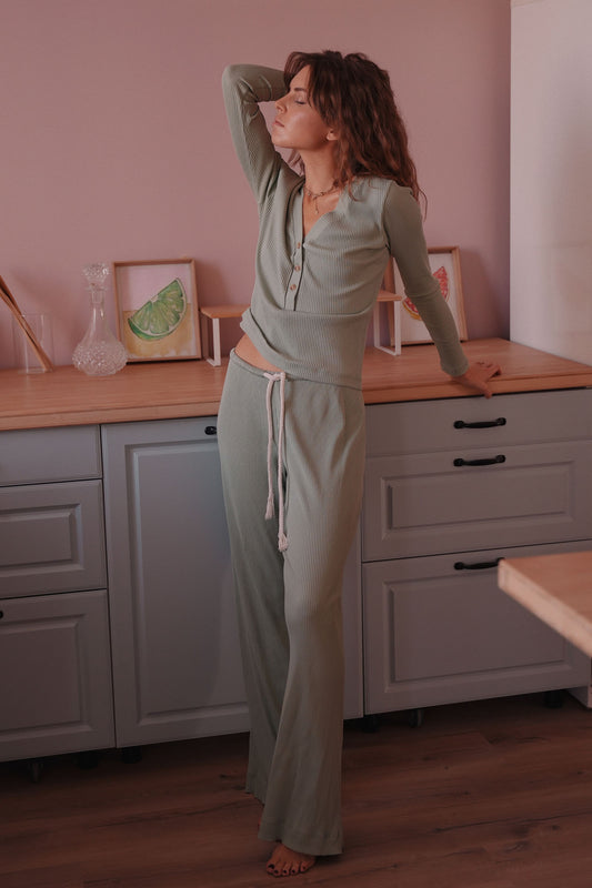 Set: Rippstrick-Longsleeve und Palazzo-Hose, Hellgrun